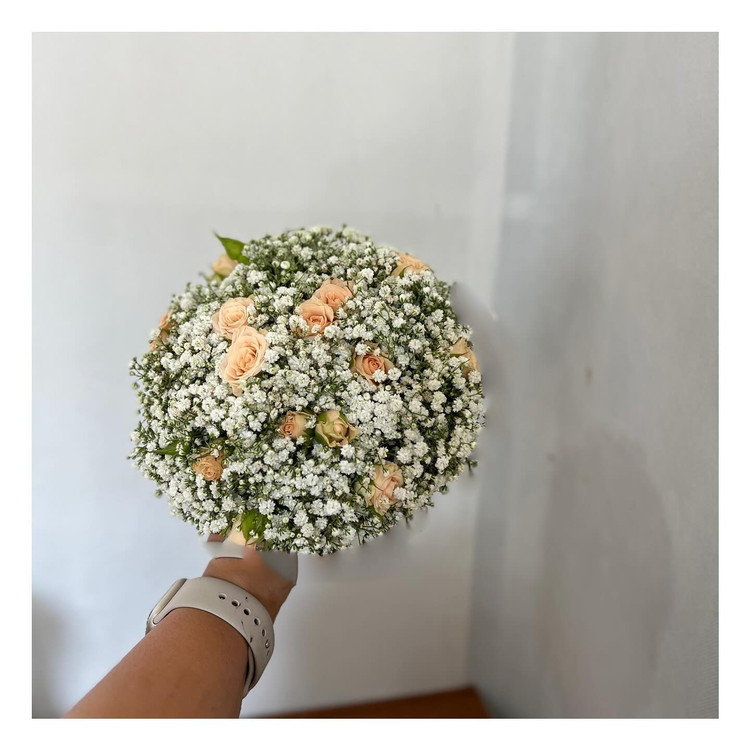 دسته گل عروس سفید گلبه ای