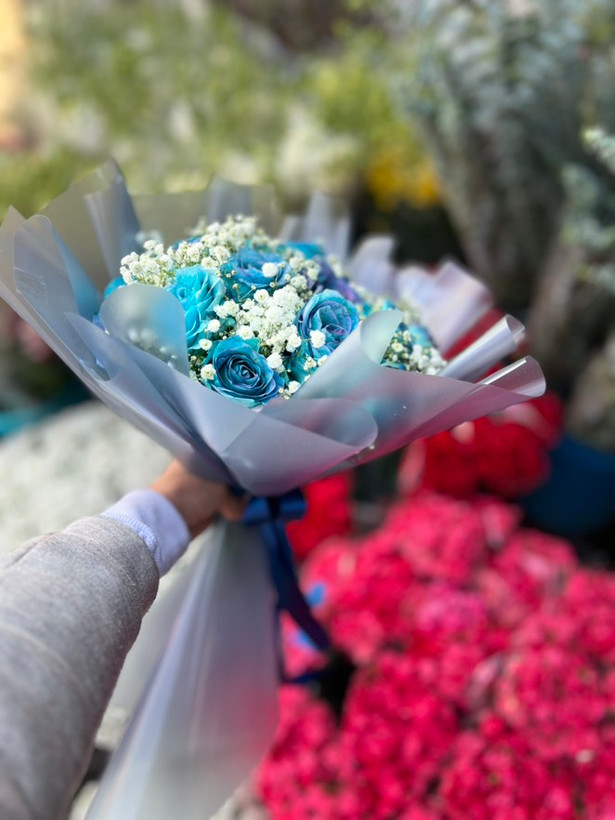 دسته گل رز آبی