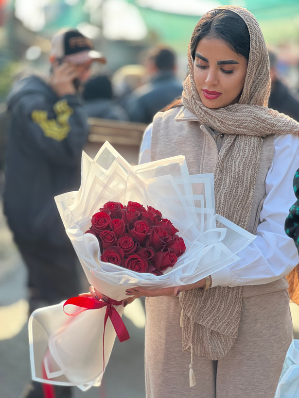 دسته گل رز هلندی قرمز کوچک