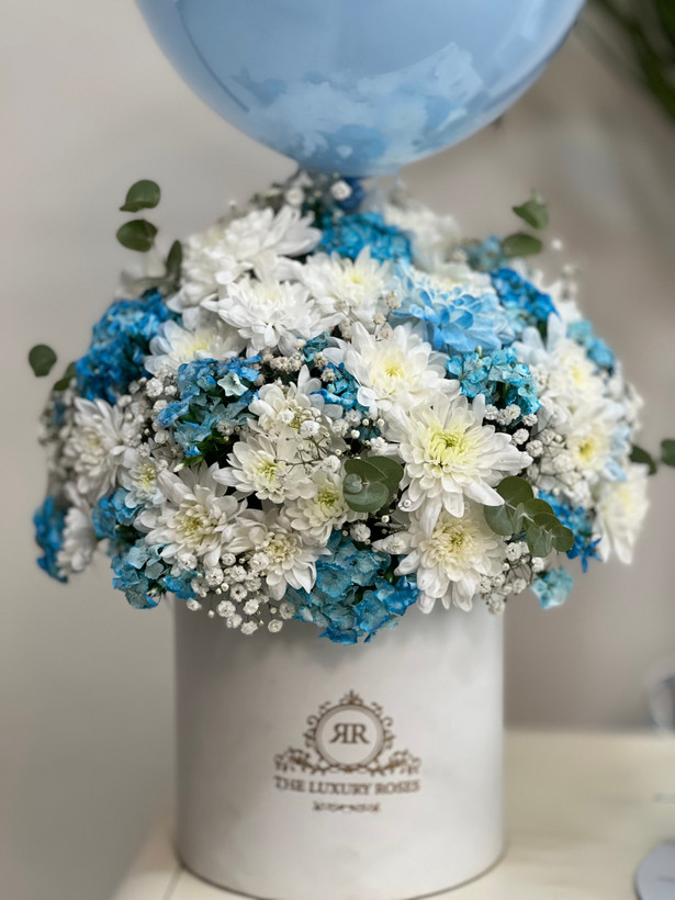 باکس گل و کیک و بادکنک مردونه و آبی