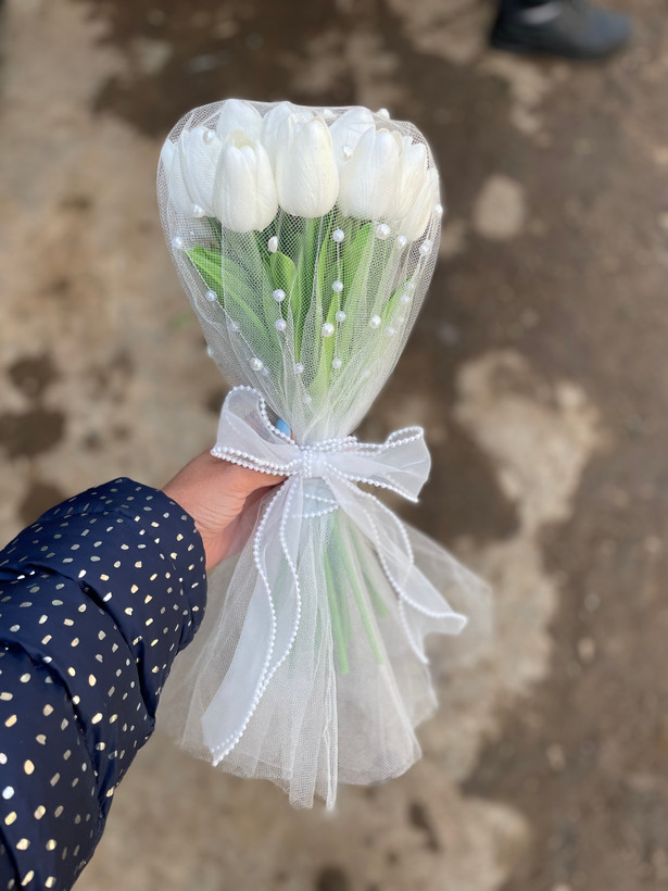 دسته گل عروس لاله مصنوعی سفید