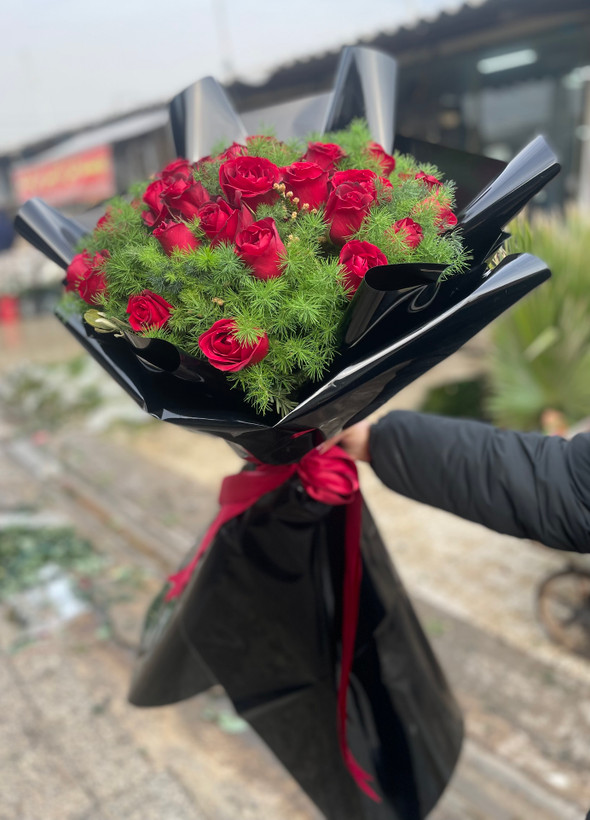 دسته گل رز قرمز هلندی خاص