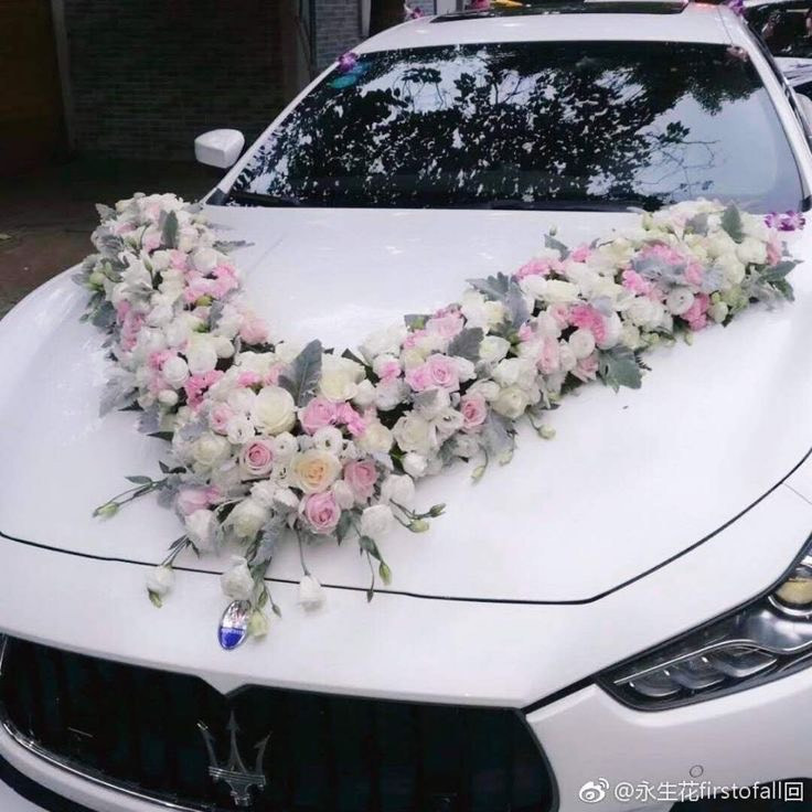 گل آرایی ماشین عروس سفید به شکل هفتی