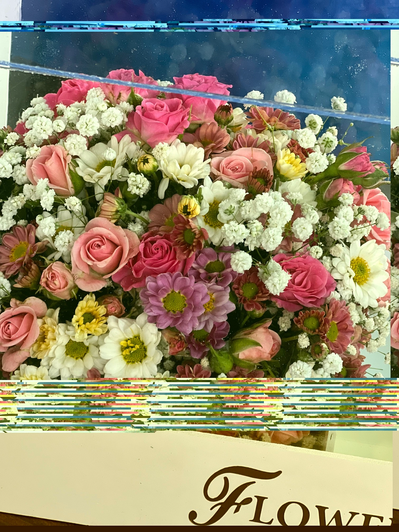 باکس گل و کیک با گل های صورتی