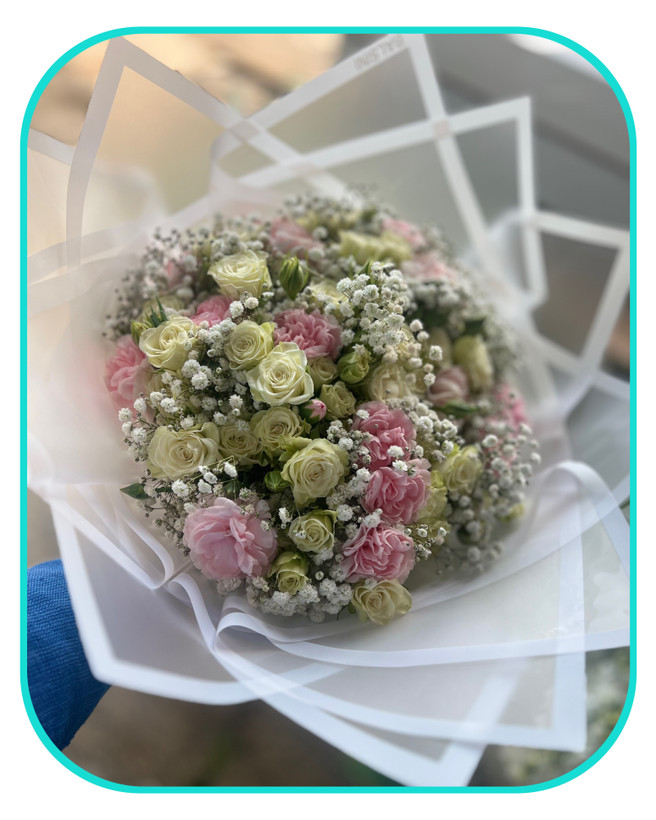 دسته گل برای خواستگاری با رز مینیاتوری و میخک
