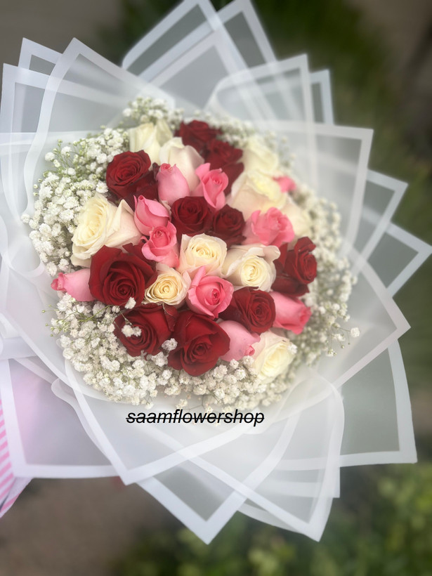 دسته گل ترکیبی چند رنگ با گل رز