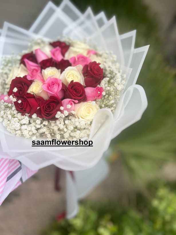 دسته گل ترکیبی چند رنگ با گل رز