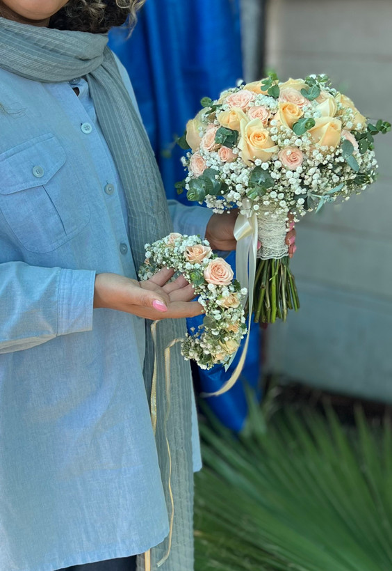 دسته گل عروس رز گلبهی