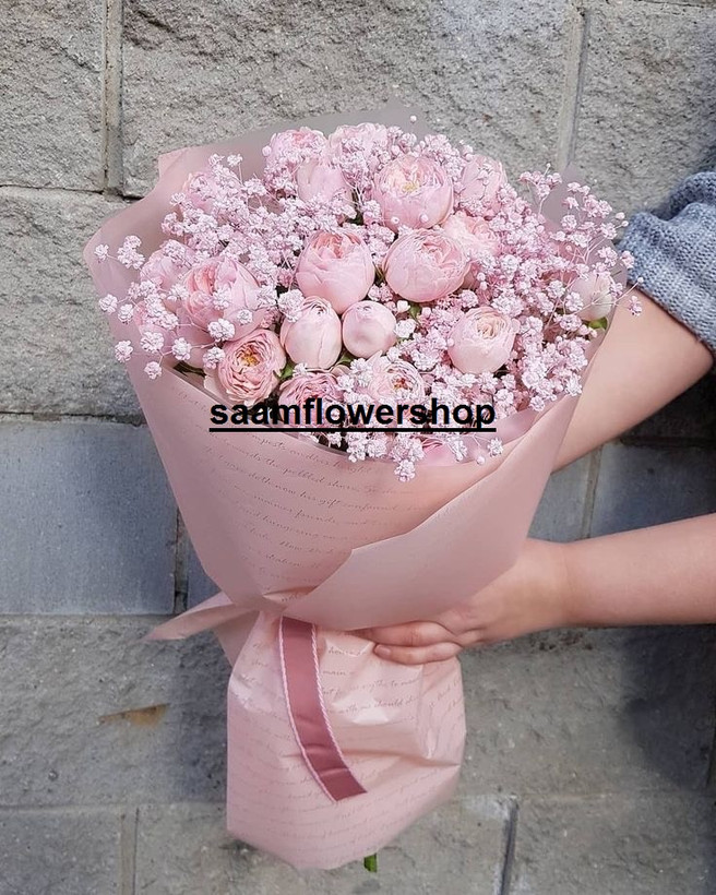 دسته گل پیونی صورتی و ژیپسوفیلیا صورتی