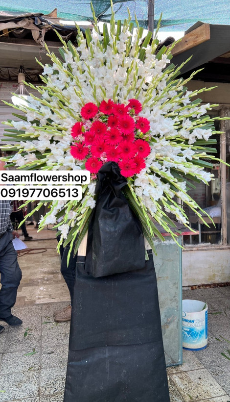 تاجگل یک طبقه ارزان با گل ژرورا سرخابی