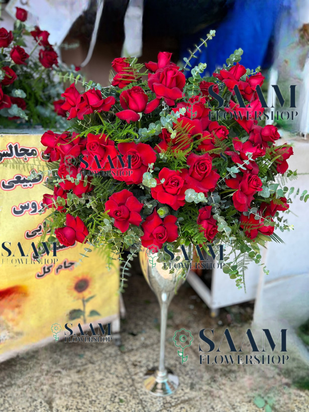 جام گل رز قرمز با جام نقره ای