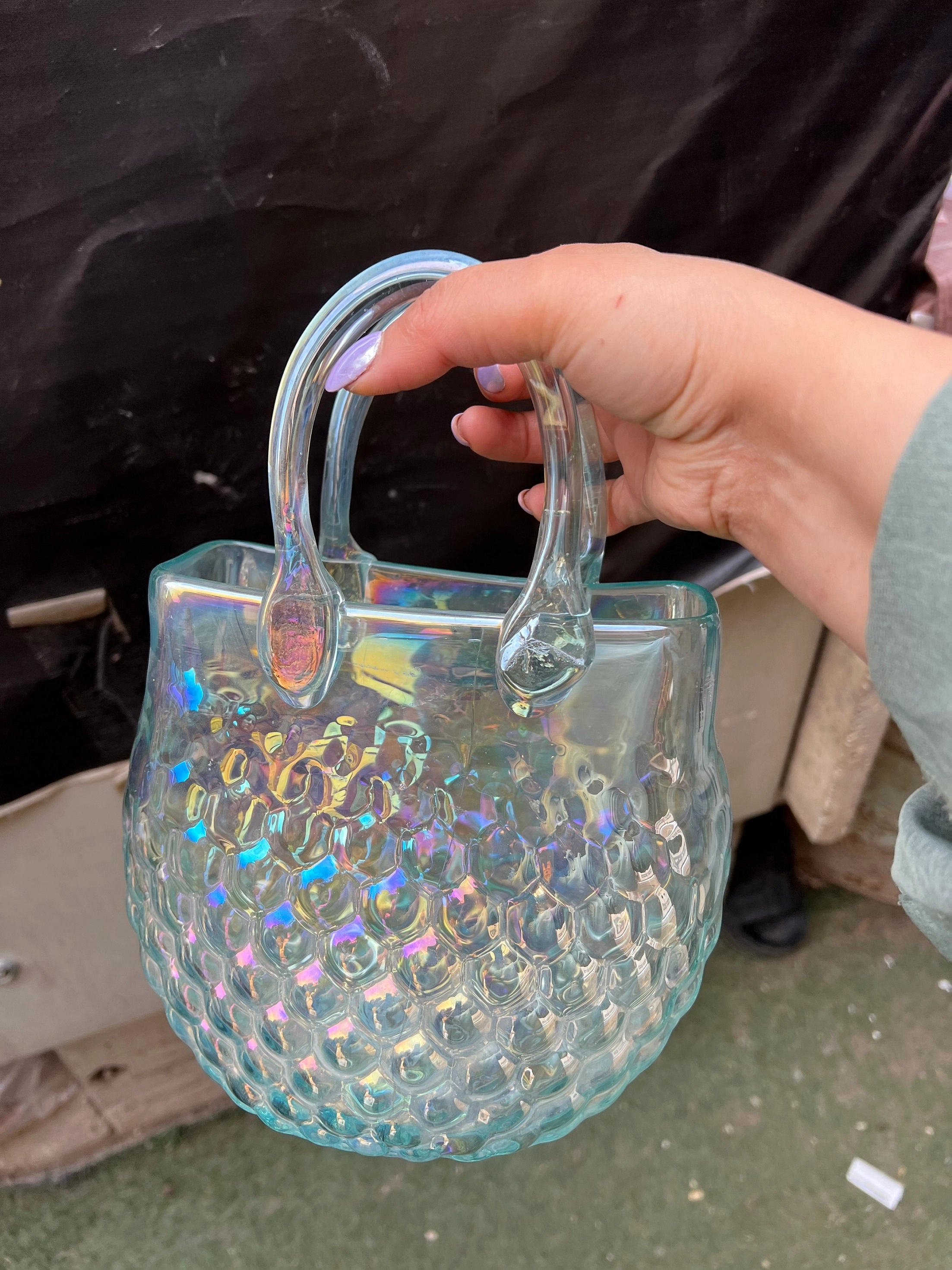 گلدون شیشه ای به شکل ساک دستی