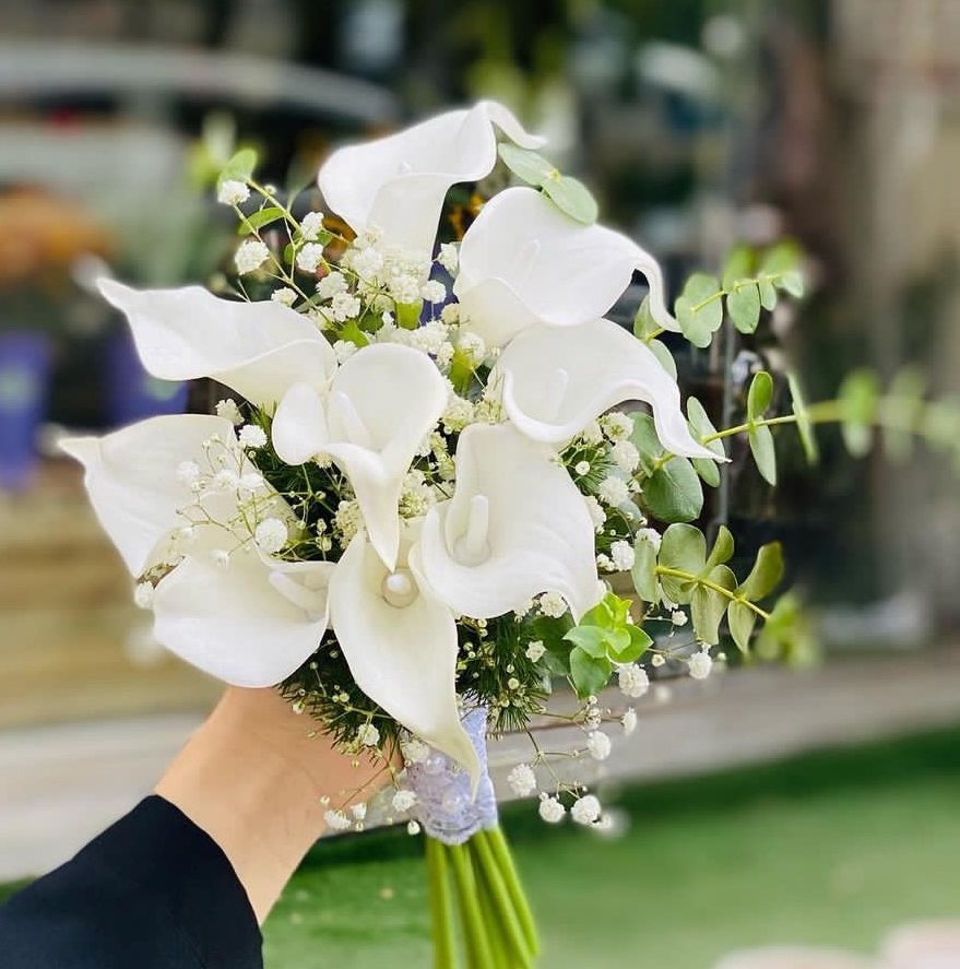 دسته گل عروس مدل «سپید برفی» (گل شیپوری لمسی و ژیپسوفیلا)