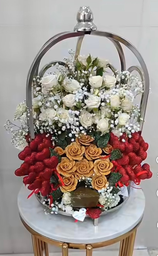 تزیین سلطنتی سینی حنا عروس مدل «گنبد عشق» (استند فلزی)